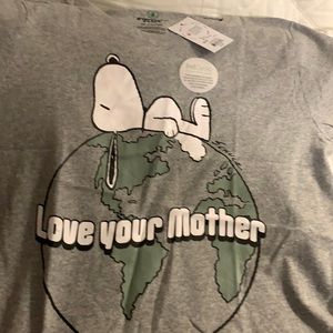 Women’s  Snoopy short sleeve t shirt size medium new and gray white